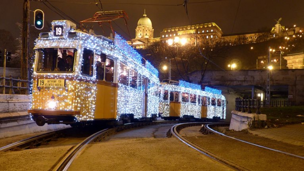 Budapeşt küçələrində Milad tramvayları görünəcək