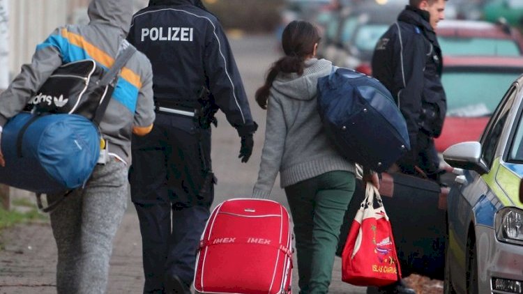 Almaniya daha 43 azərbaycanlını deportasiya etdi
