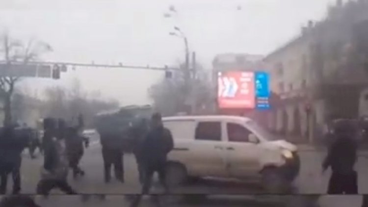 Qazaxıstanda əhali rus işğalına qarşı kütləvi şəkildə ayağa qalxır-Video