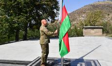 İlham Əliyev Laçın şəhərində dövlət bayrağımızı ucaltdı