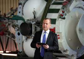 Medvedev britaniyalı siyasətçiləri təhdid edir