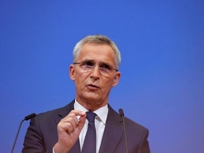 Stoltenberg: NATO Kosovoya daha çox qoşun göndərməyə hazırdır