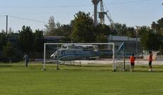 Özbəkistanda futbol matçı zamanı helikopter meydançaya enib
