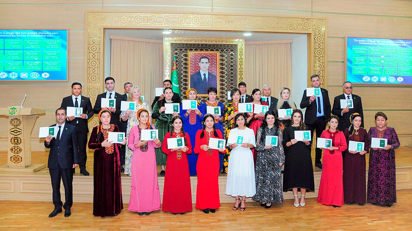 Vətəndaşlığı olmayan 131 şəxsə Türkmənistan pasportu verilib