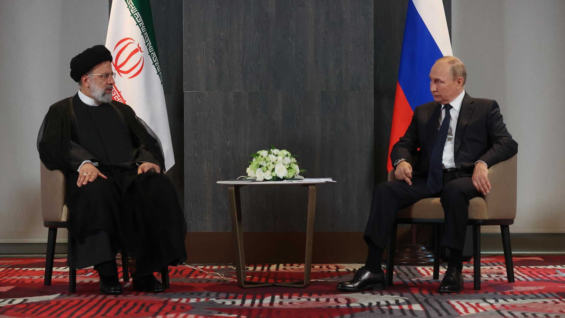 İran prezidenti Moskvada Putinlə danışıqlar aparacaq
