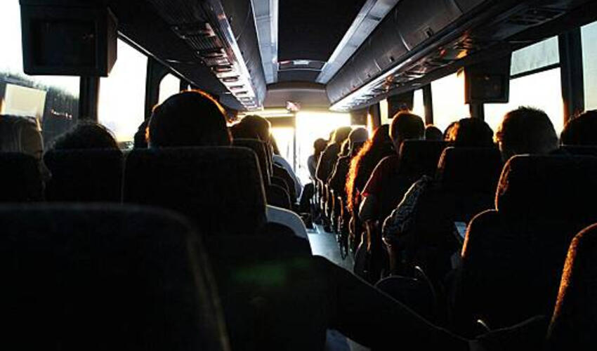 İçərisində 57 nəfər Moldova vətəndaşının olduğu avtobus iki gündür gömrükdə dayadırılıb