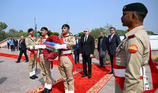 Prezident İlham Əliyev İslamabadda milli abidəni ziyarət edib