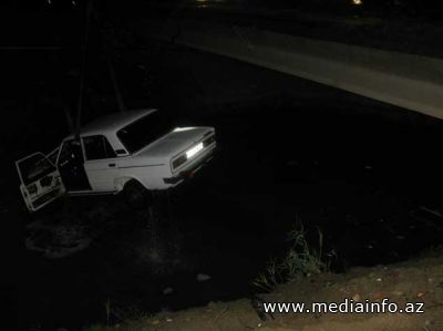 Ceyranbatanda avtomobil su kanalına düşüb: 1 nəfər ölüb