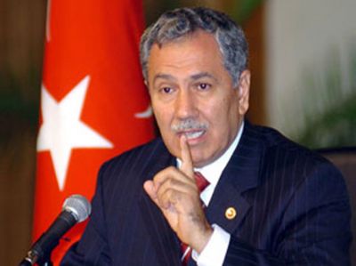 Türkiyə baş nazirinin müavini istefaya gedir