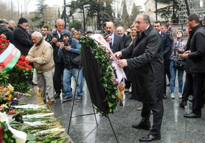 Gürcüstanda 9 aprel qurbanları anılıb - FOTO