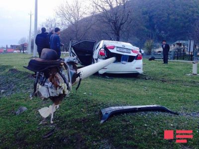 Qaxda polis qəza törədib - FOTO