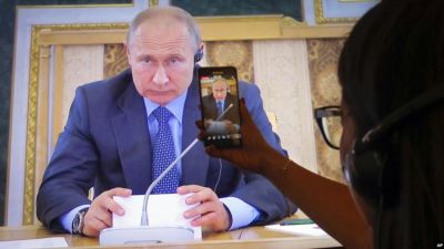 Putin Özbəkistanın 865 mln dollar borcunun silinməsi barədə sazişi imzalayıb