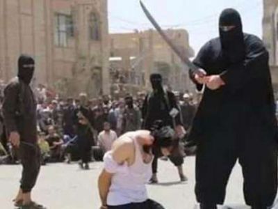 İŞİD futbolçuların başını kəsdi - FOTO