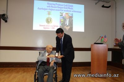 Dünyaşöhrətli azərbaycanlıya ABŞ universitetindən mükafat verildi - FOTO