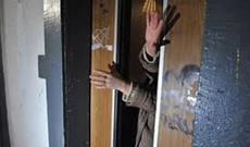 Bağlı qapılar arxasında qalanlar xilas edilib