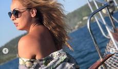 Roza şəffaf geyimdə... - Gəmidən isti fotolar