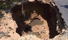 Bakının mərkəzində yol çökdü - Video