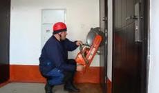 Bağlı qapılar arxasında qalan  azyaşlı xilas edilib