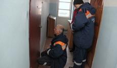 Bağlı qapılar axasında qalanlar xilas edilib