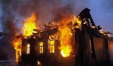 Gədəbəydə ikimərtəbəli ev yanıb