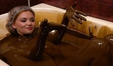 “Kosmik hisslər keçirdim” - Rus aparıcı Naftalanda + Video