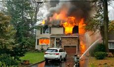 ABŞ-da yaşayış evinə düşən təyyarə yandı, pilot öldü - Video