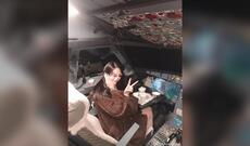 Çində sərnişin qıza pilot kabinəsində şelfi çəkməyə icazə verən ekipaj üzvü sərt cəzalandırılıb