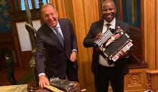 Lavrov həmkarına qarmon hədiyyə etdi