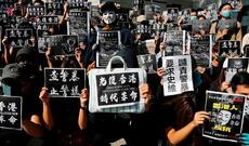 Honkonqda manifestant həlak olub - Video