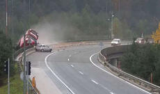 TIR 20 metr hündürlükdən belə aşdı – Anbaan Video