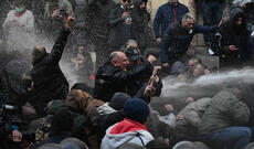 Polis aksiyanı dağıtmağa başladı - Fotolar+Video