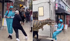 İngiltərədə “dinozavr” küçədə insanlara qorxulu anlar yaşadıb – Video