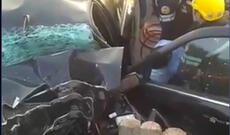 Dəhşətli qəzada ölənlər maşından belə çıxarıldı - Video