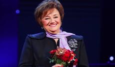 Müslüm Maqomayevin xanımı mükafatlandırıldı - Video