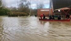 Böyük Britaniyada güclü yağışlar nəticəsində şəhər və kəndləri su basıb