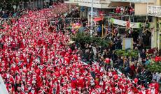 Kritdə on minlərlə Santa Klaus Milad bayramı ilə əlaqədar marafonda iştirak ediblər