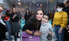 Leyla Əliyeva uşaqları sevindirdi