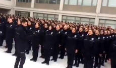 Türkiyədə yüzlərlə polisin intiqam andı qalmaqal yaratdı + Video