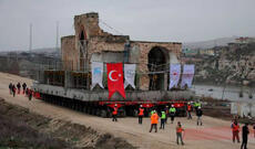 610 illik məscidi təkərlər üzərində 5 km uzağa köçürdülər… – Foto + Video