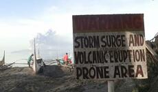 Filippində Taal vulkanı oyandı + Video