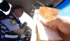 Rüşvət alan yol polisi işdən azad olundu + Video