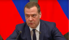Dmitri Medvedevin rəhbərlik etdiyi hökumət tam tərkibdə istefaya gedib + Video