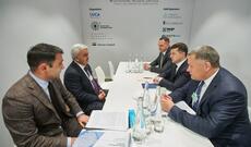 Ukrayna prezidenti Davosda Rövnəq Abdullayevlə görüşüb