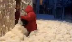 İspaniyada tufan nəticəsində dalğalar şəhərə doldu