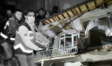 Türkiyədə ardıcıl zəlzələlər: 1000-dən artıq ölən və yaralanan var