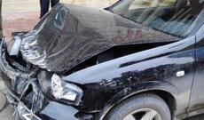 Neftçalada "Mercedes" və "Kia" toqquşub, biri yanıb