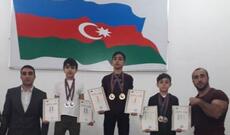 Qol güləşi üzrə Bakı birinciliyi keçirilib