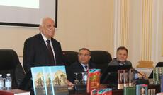 Milli Kitabxananın nəşrləri Tarix İnstitutuna təqdim edilib