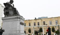 Prezident İlham Əliyev Şah İsmayıl Xətainin heykəlinin köçürüldüyü yeni salınmış parkda olub