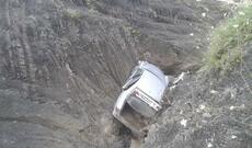 Nişana gedən ailə qəzaya düşdü, 3 nəfər öldü - Video